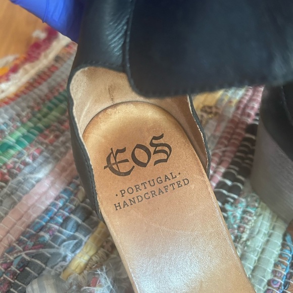 EOS Black and Tan Leather Sandals 39/8.5 - Picture 11 of 16